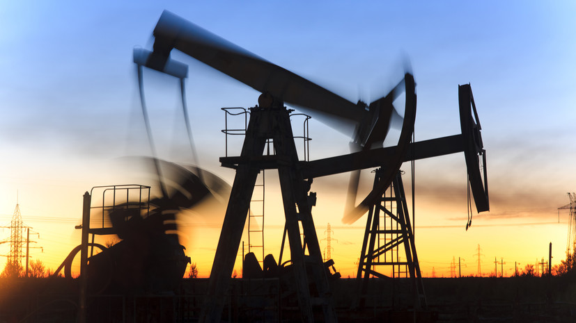 Сокращение добычи нефти ОПЕК+ нанесёт тройной удар по Западу